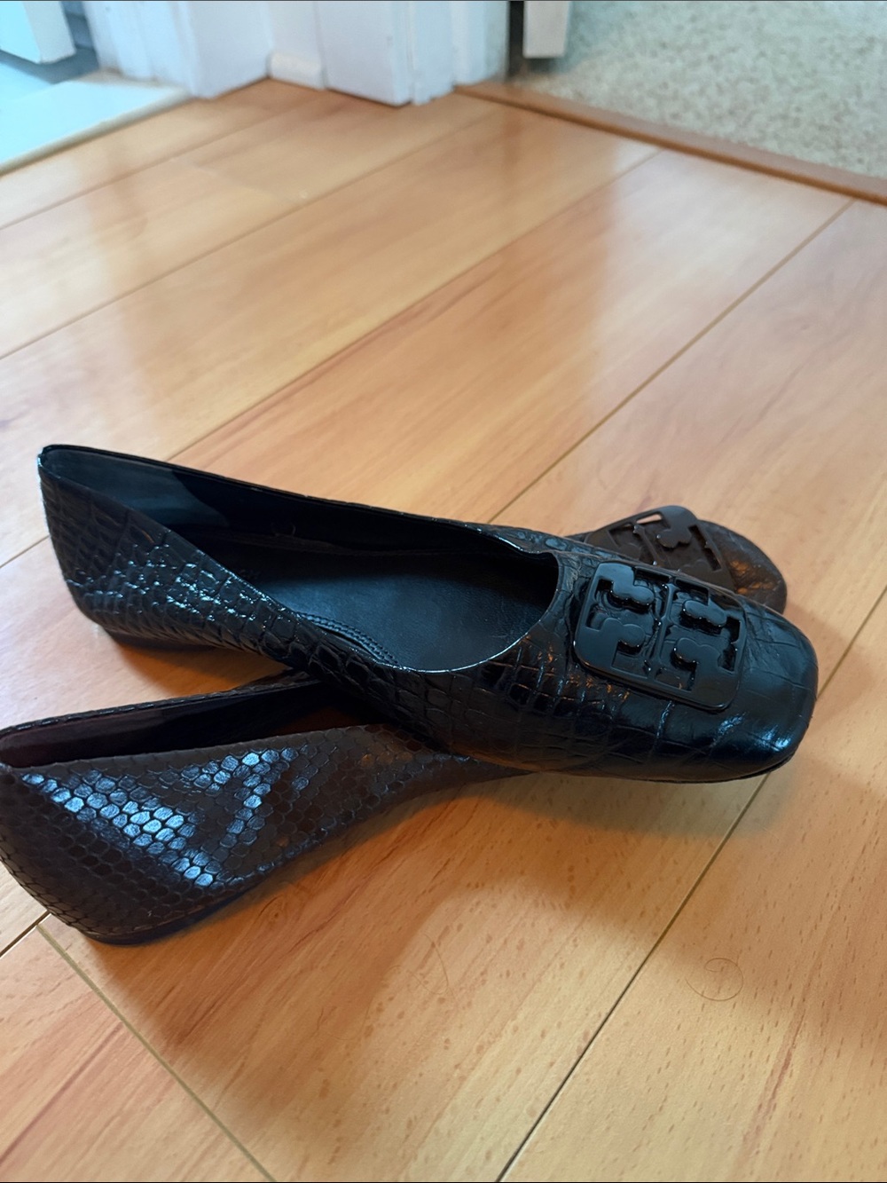 Tory Burch Black Croc-Effect Logo Ballet Flats